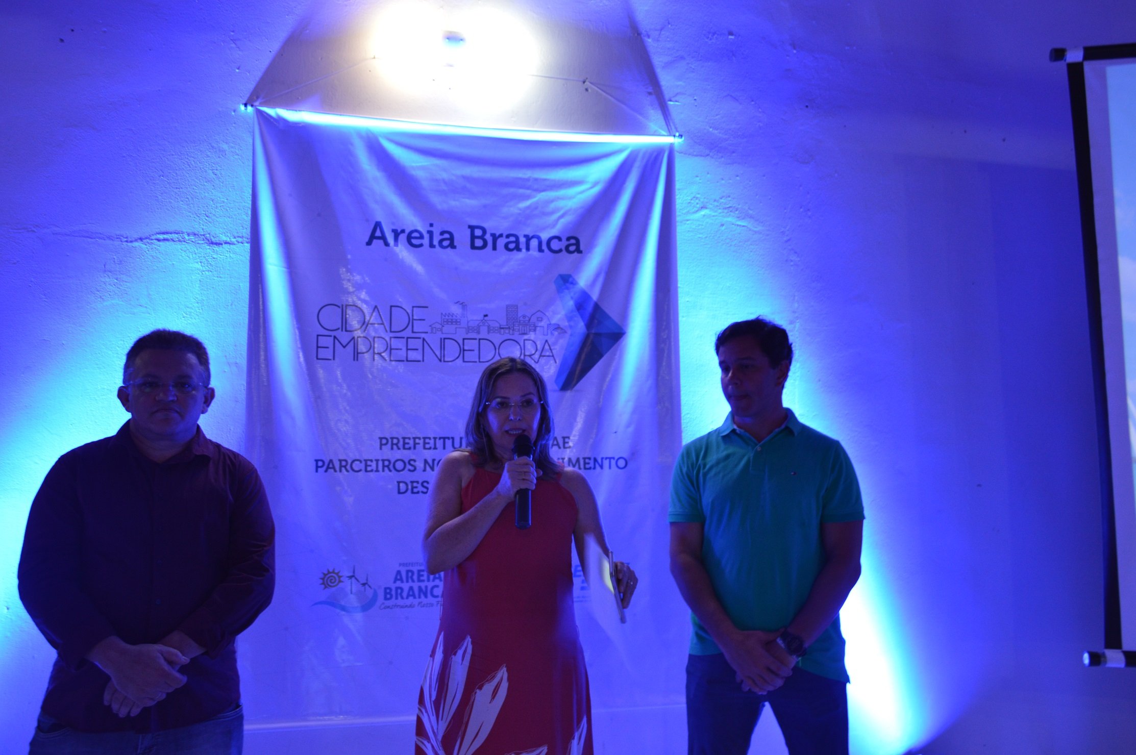 Prefeita Iraneide Rebou&ccedil;as busca pol&iacute;ticas de desenvolvimento