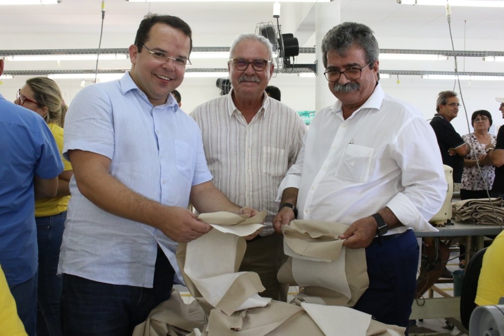 Diretor Zeca Melo (Sebrae), Amaro Sales (Fiern) e Ricardo Medeiros (empres&aacute;rio)