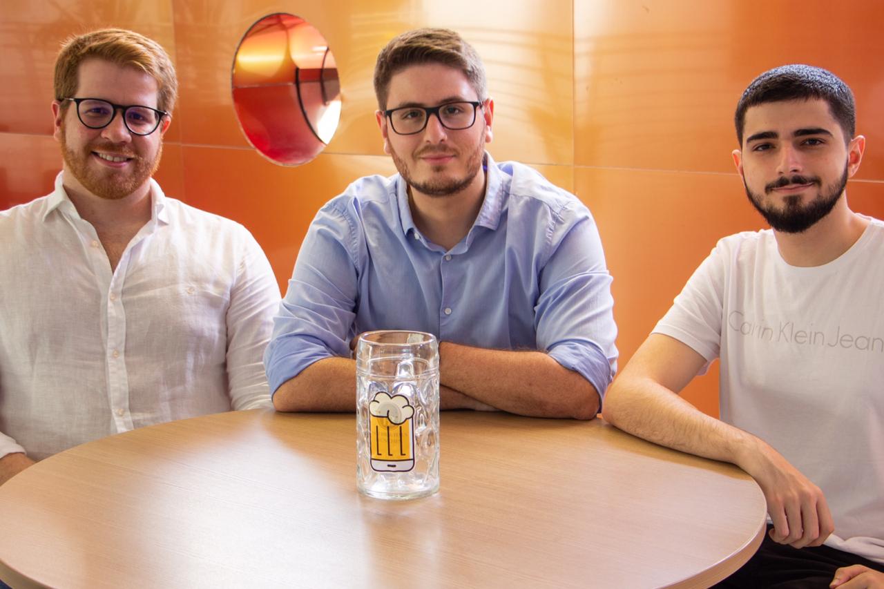 Miguel da Rocha J&uacute;nior, &Aacute;lvaro Negreiros e Gabriel Signoretti: idealizadores do DrinkApp