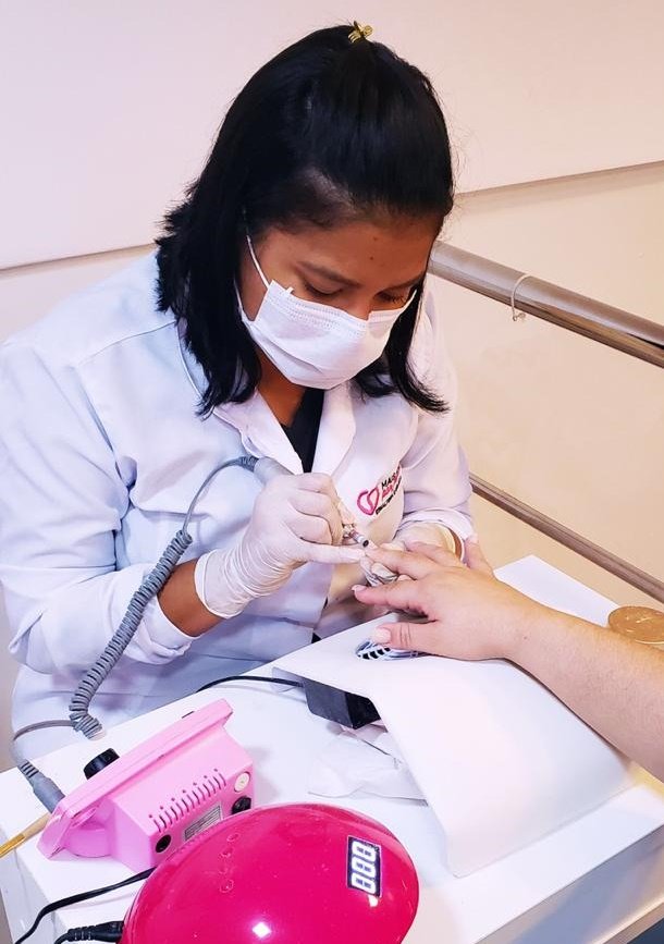 Sal&atilde;o instalado em shopping retoma atividades adotando procedimentos de biopreven&ccedil;&atilde;o