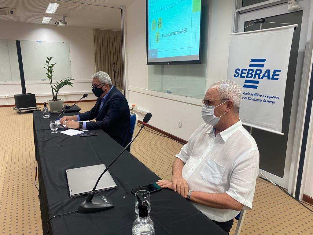 Presidente eleito da APER, Max Di&oacute;genes, agradece ao diretor Zeca Melo o apoio do Sebrae-RN