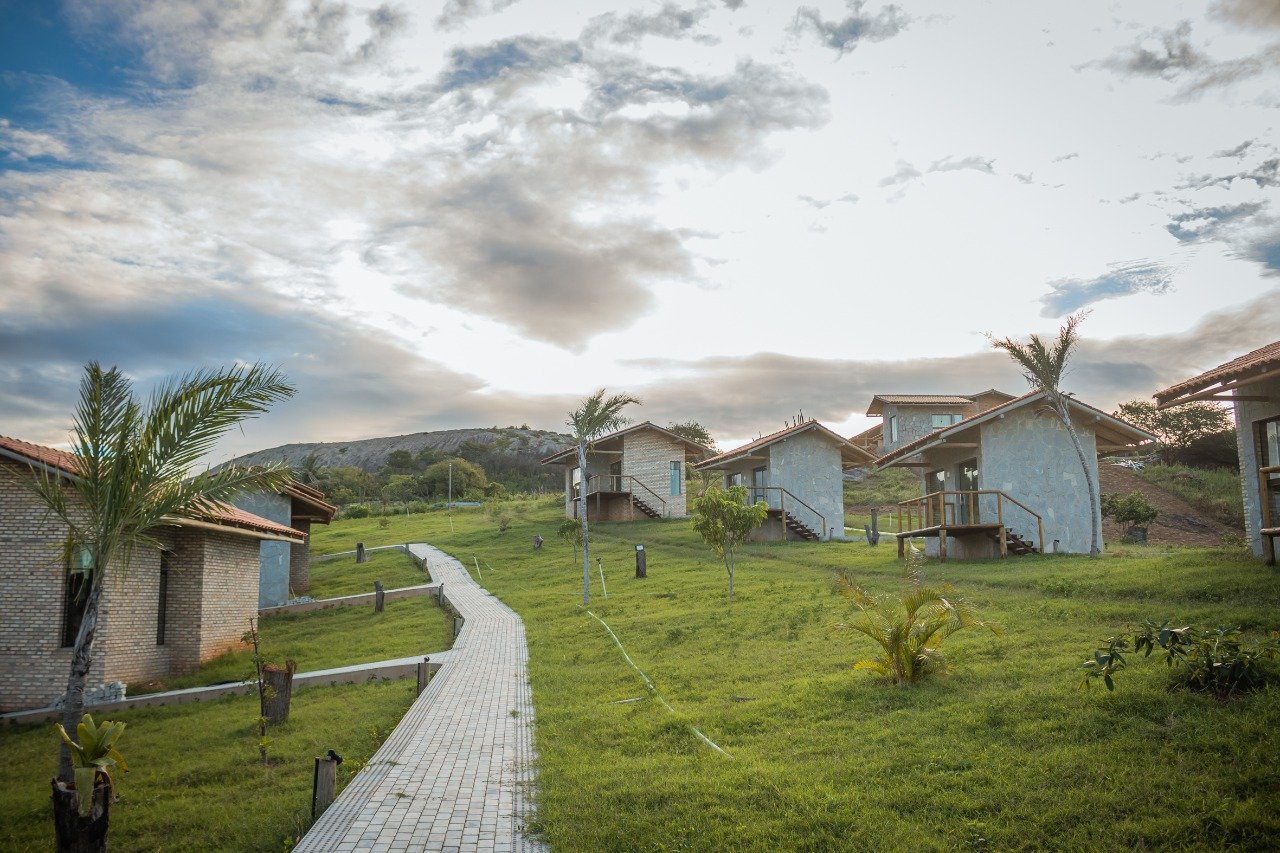 Chal&eacute;s do hotel foram constru&iacute;dos em harmonia com a natureza