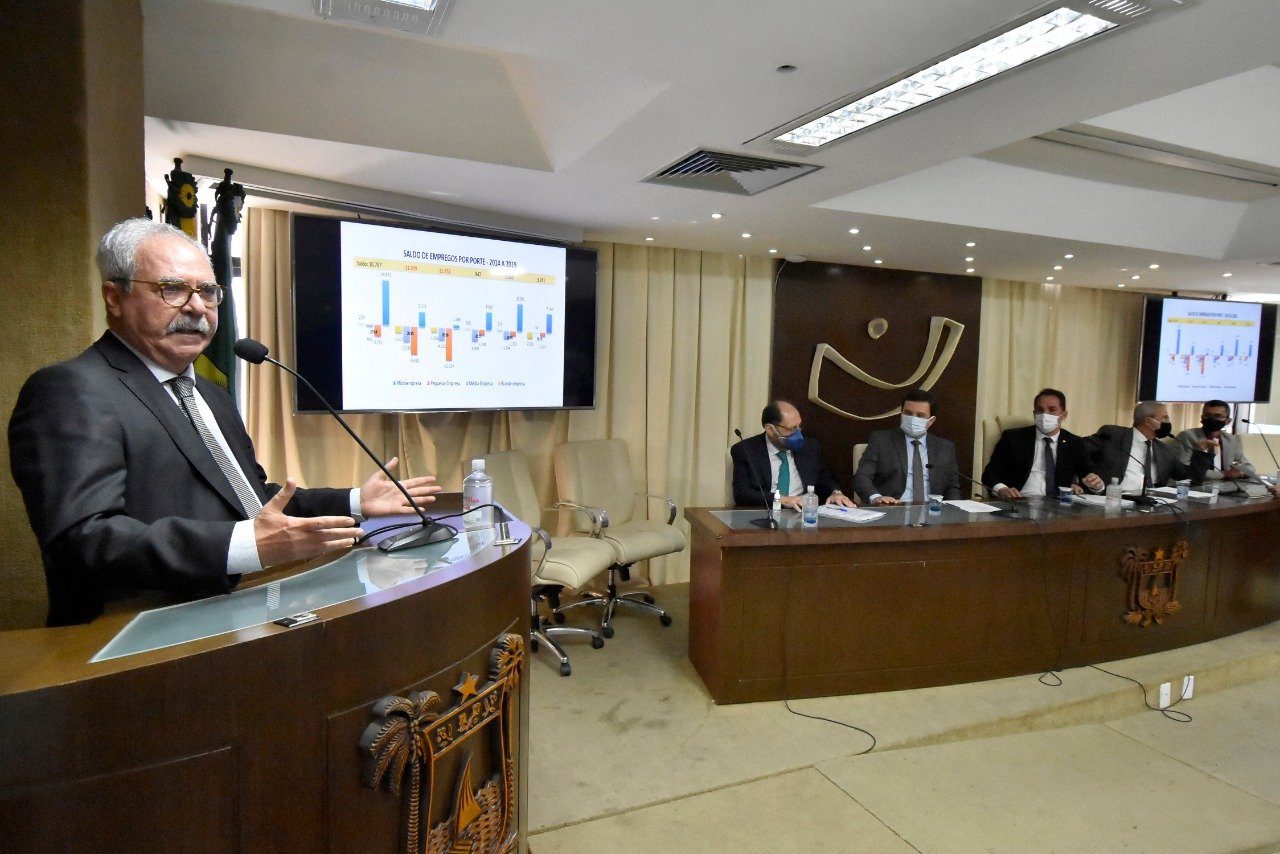 Zeca Melo apresenta sugest&otilde;es dos empres&aacute;rios para o texto da Lei Geral do estado