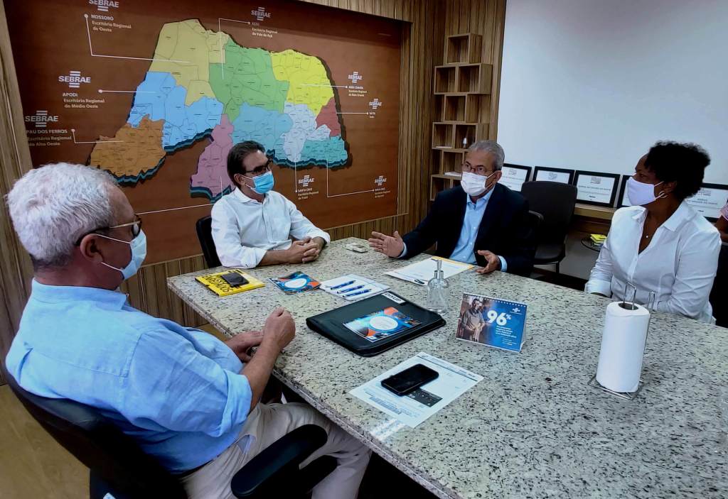 Hermano Morais e a vice Tatiana Pires detalharam as propostas de governo