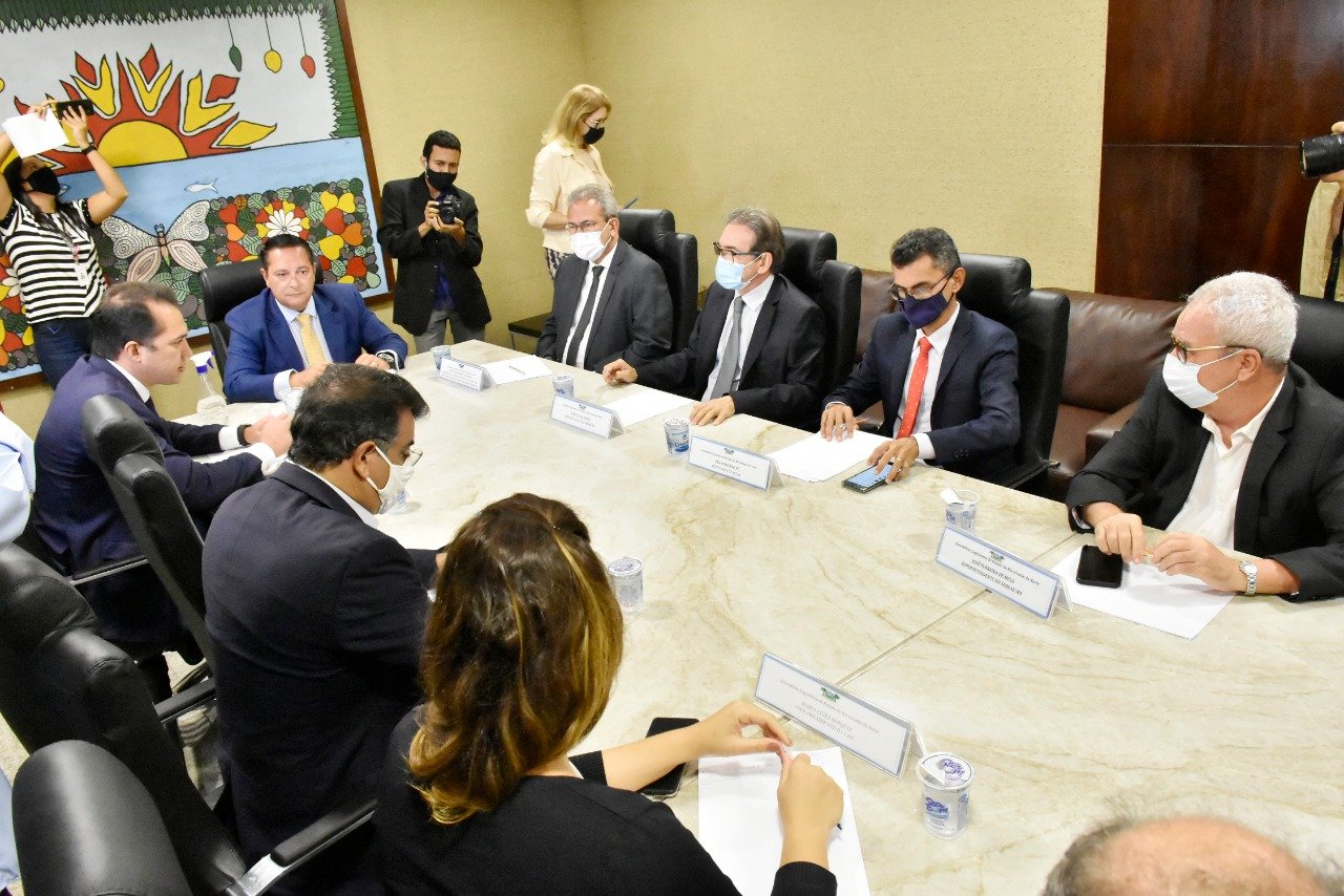 L&iacute;deres de v&aacute;rios setores representaram a classe empresarial