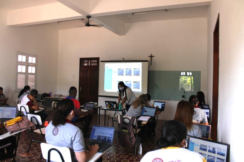 Professores s&atilde;o capacitados em metodologia de empreendedorismo