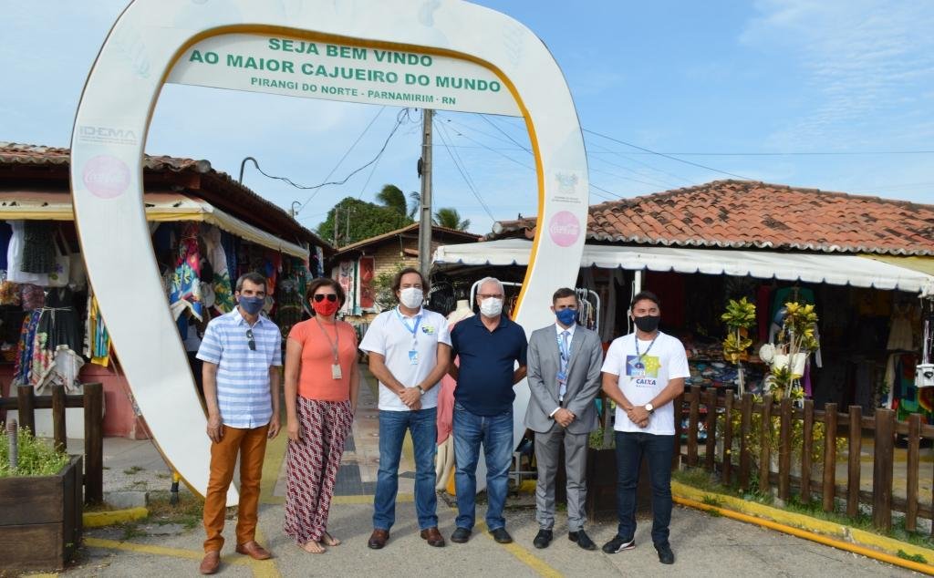 No Cajueiro de Pirangi, Pedro Guimar&atilde;es foi recepcionado por Mar&iacute;gia Tertuliano (Idema) e os diretores do Sebrae-RN, Zeca Melo e Jo&atilde;o H&eacute;lio Cavalcanti